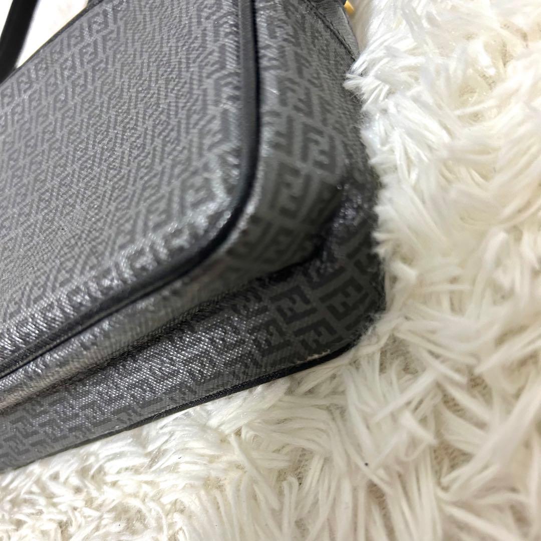 美品　FENDI ズッキーノ　FF柄　カメラバッグ　ショルダーバッグ　グレー