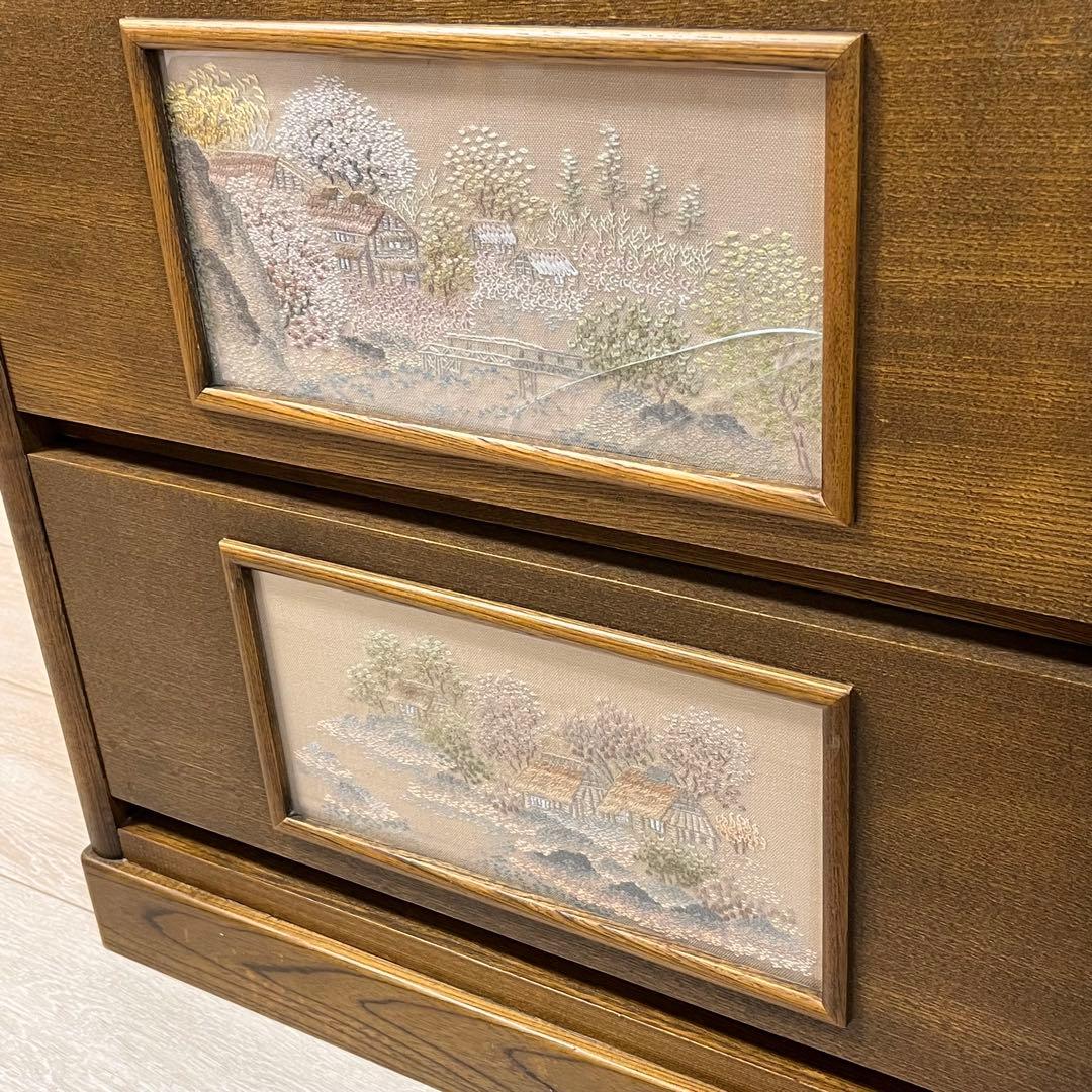 こ50)戸塚刺繍 風景画 木製多段チェスト 洋箪笥 - メルカリ
