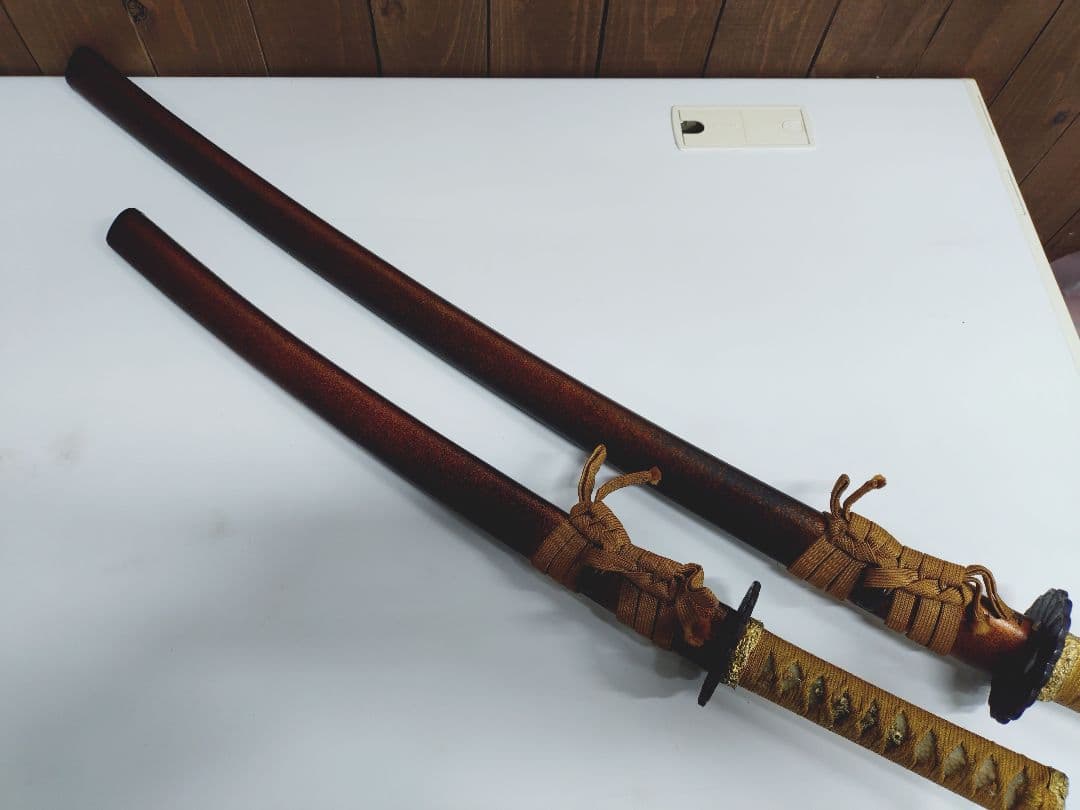 4-375 模造刀　2本　台座付き　大小　太刀　日本刀　鉄鍔