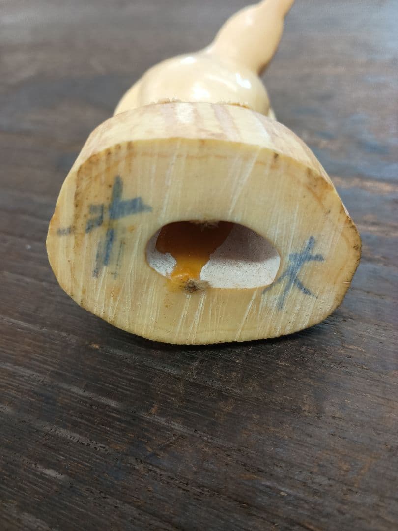 マッコウクジラ 歯 鯨歯 143.1g 置物　ペンギン