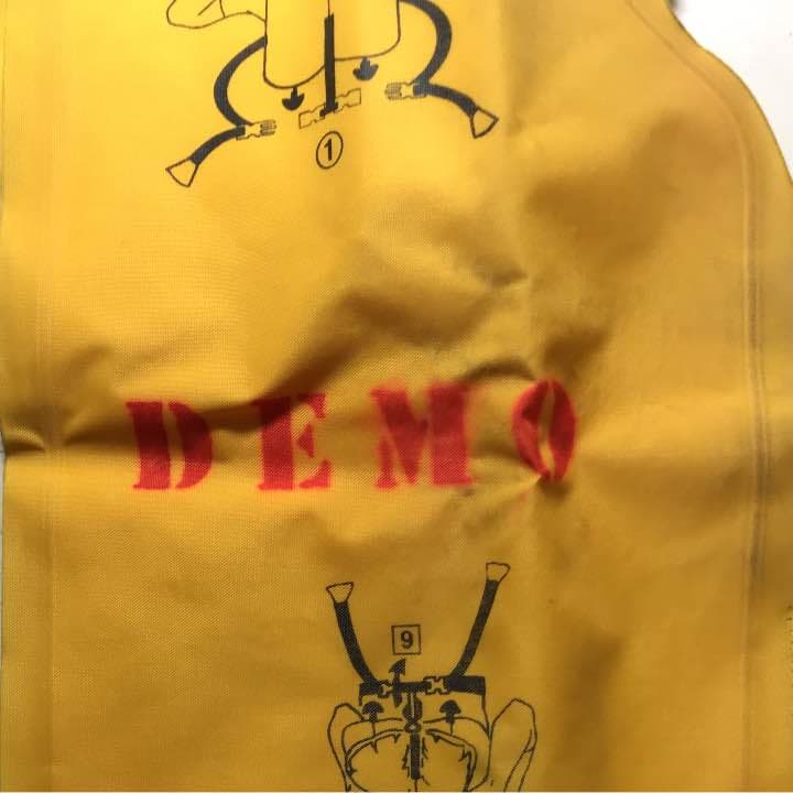 【非売品】飛行機B737で使用されていたライフベスト(DEMO用)