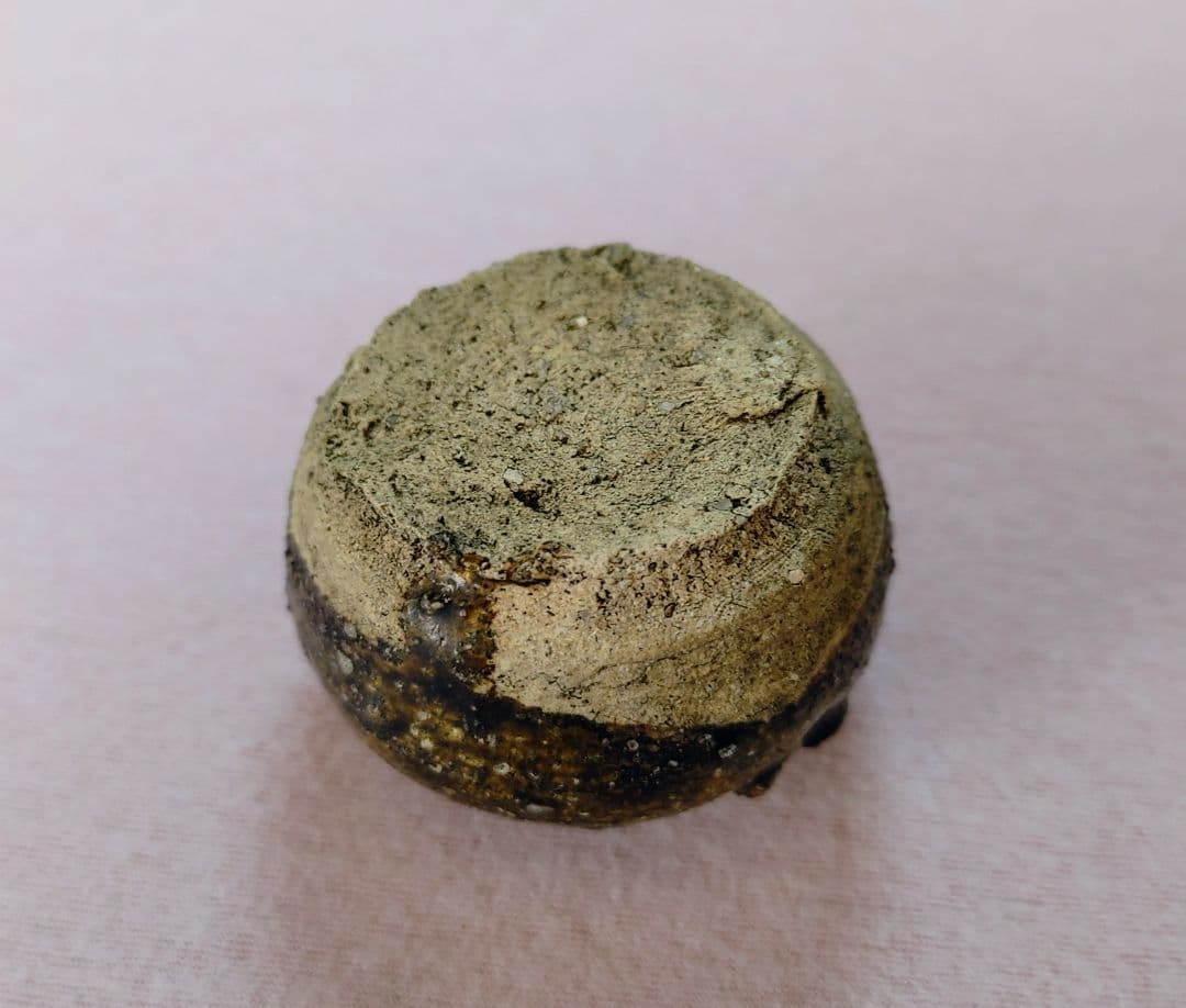 古瀬戸印花文水滴です。（骨董）