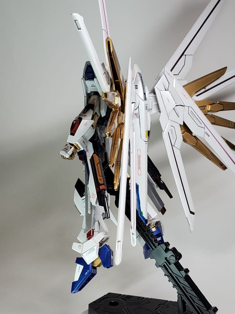 HG 1/144 マイティーストライクフリーダムガンダム塗装済み完成品 模型