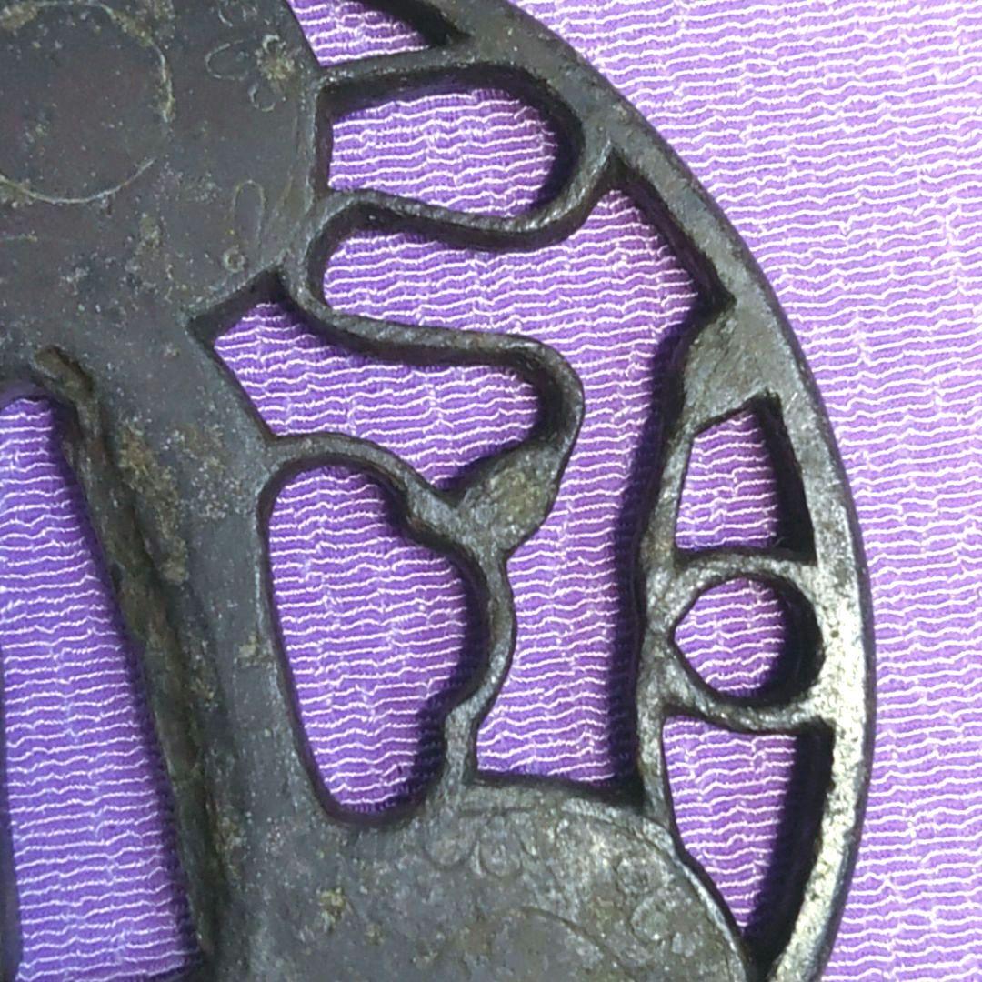 b3. 鼓と笛透し鐔　雅楽　和楽器　鉄地