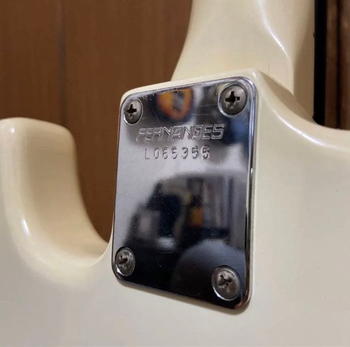 Fernandes フレットレスギター　エレキギター