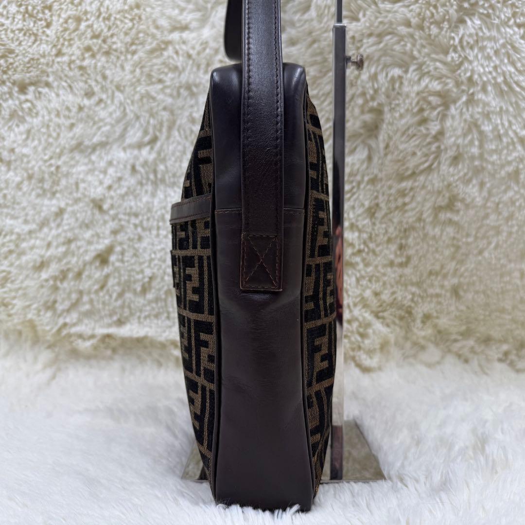 ✨美品✨ フェンディ ショルダーバッグ ズッカ柄 キャンバス サコッシュ