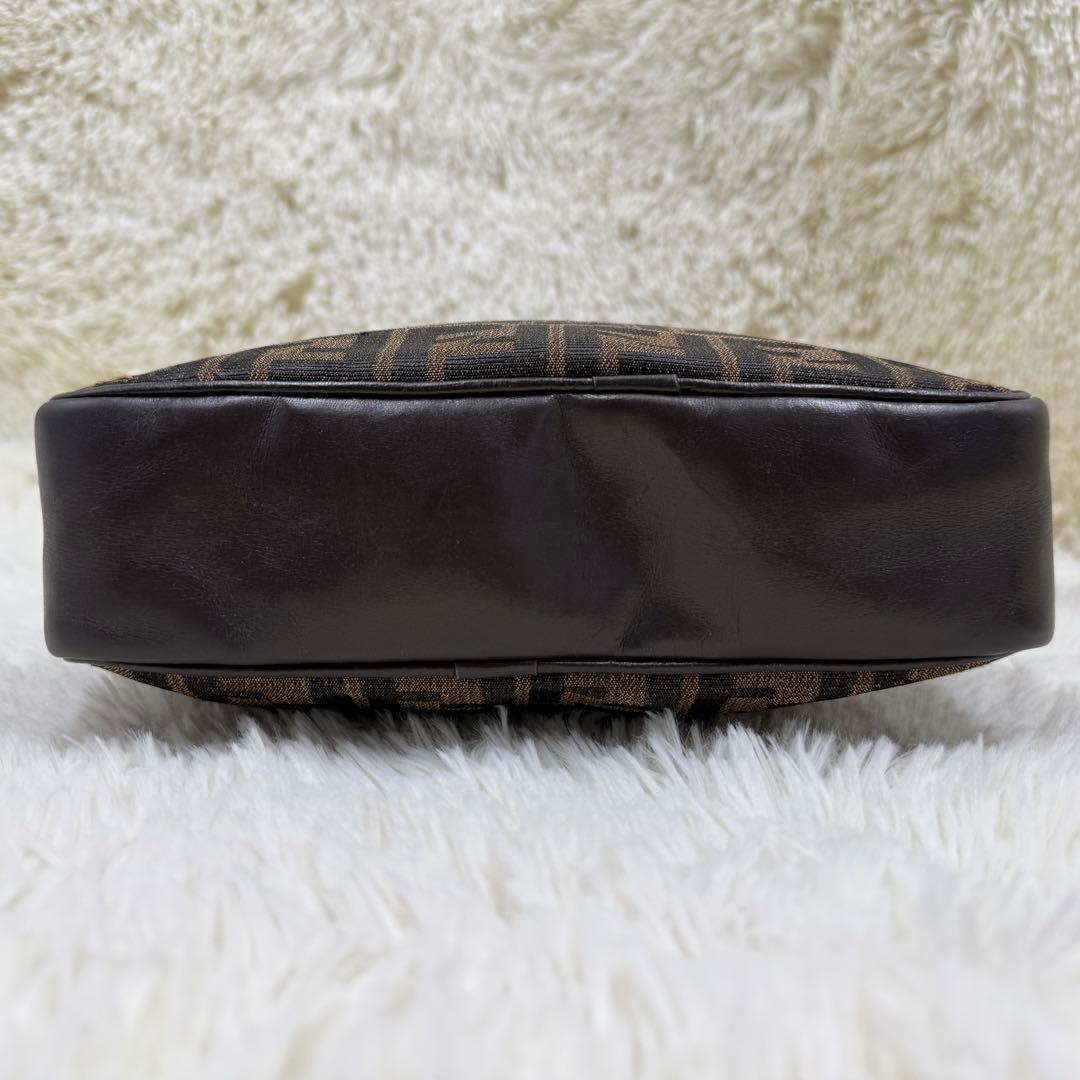 ✨美品✨ フェンディ ショルダーバッグ ズッカ柄 キャンバス サコッシュ