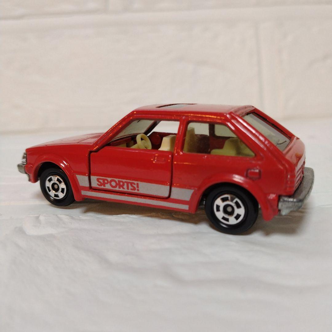 トミカ黒箱　マツダ ファミリア 1500XG