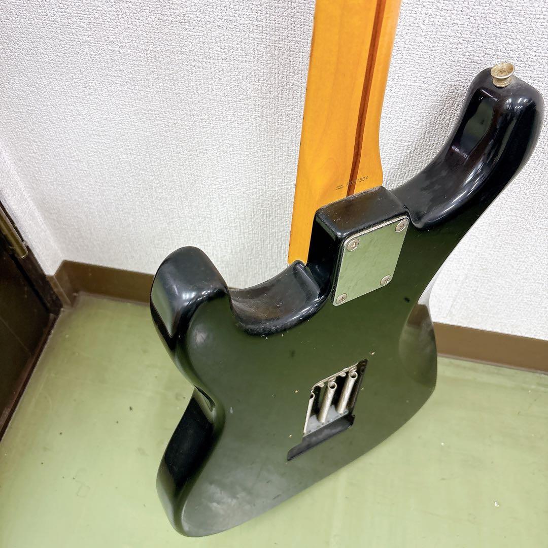 ＃Fender Stratocaster ブラック エレキギター部品欠品あり