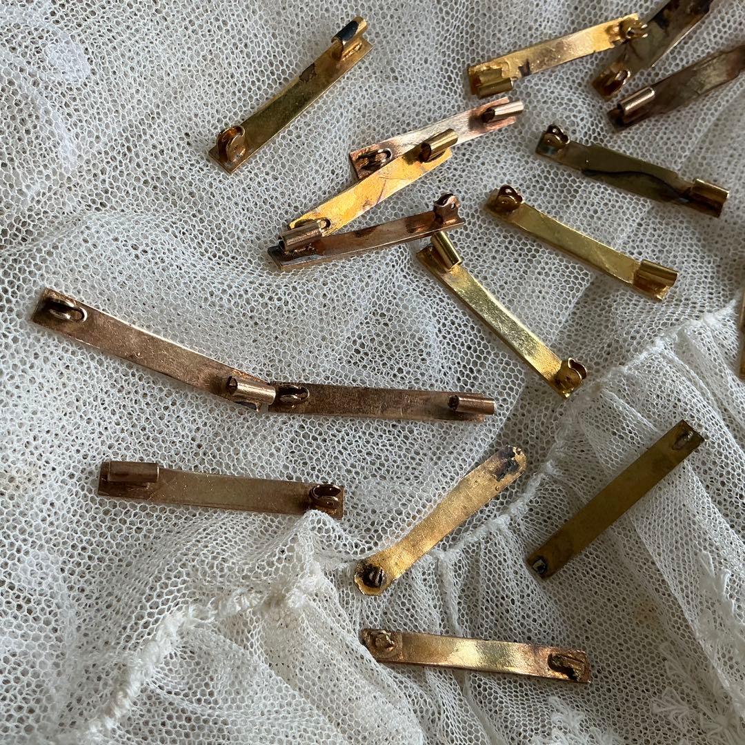 B】：♡素材20個♡ フランスアンティーク BEBEブローチ パーツ