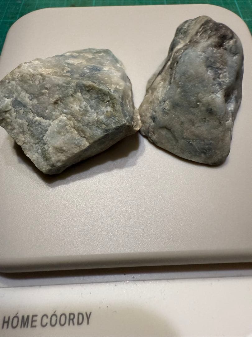 糸魚川翡翠‼️コン沢産地‼️素晴らしい原石2つ‼️計106.3g‼️破格