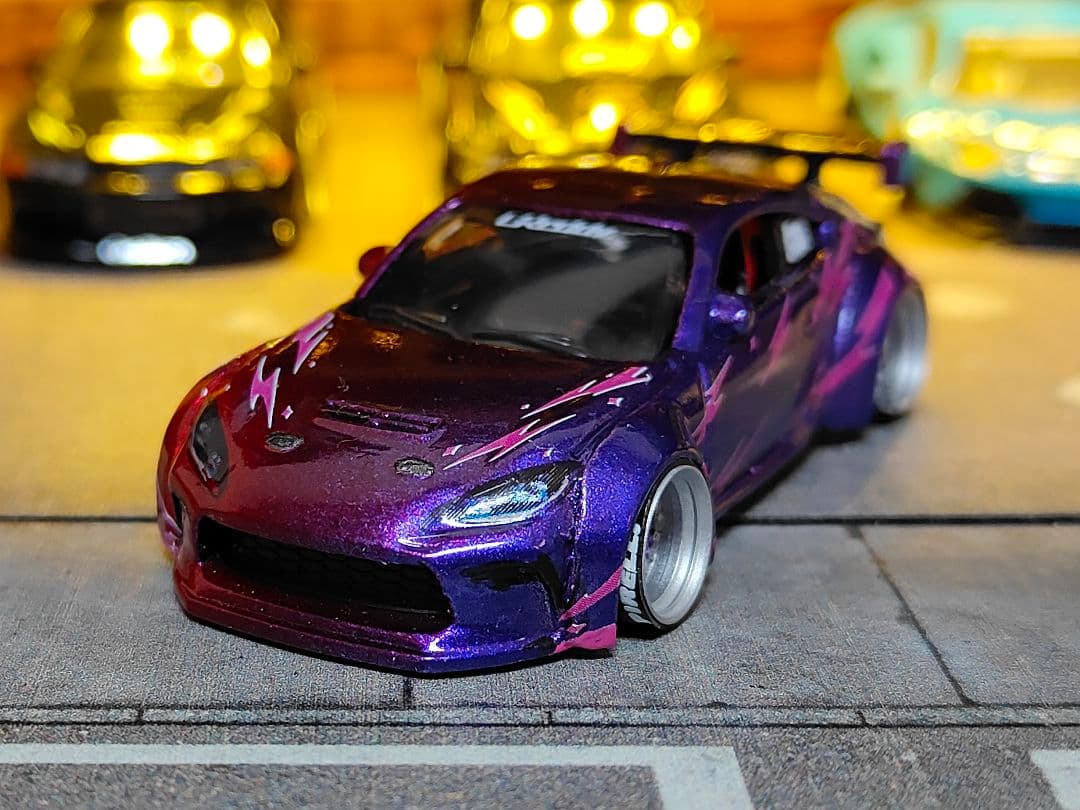 ホットウィールカスタム トヨタ GR86 ドリ車☆赤紫☆深リム☆トミカ改造 ホットウィールカスタム トヨタ GR86 ドリ車☆赤紫☆深リム☆トミカ改造