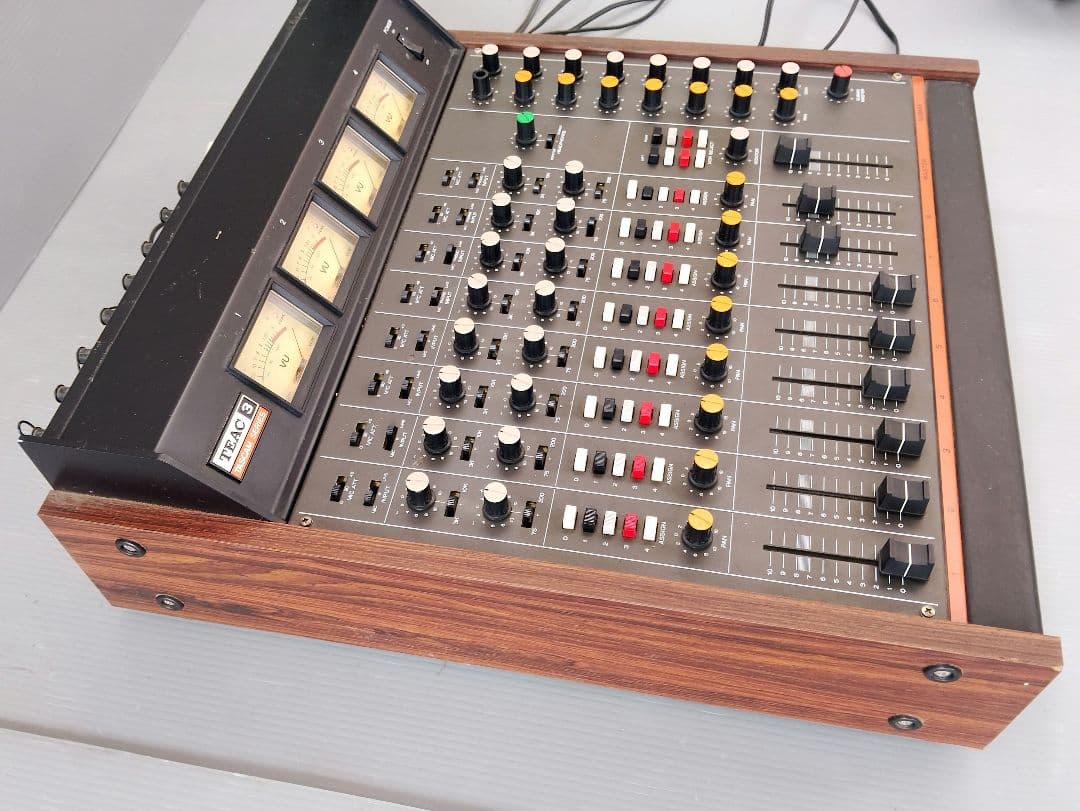 TEAC TASCAM 8chオーディオミキサー MODEL 3(あ97)