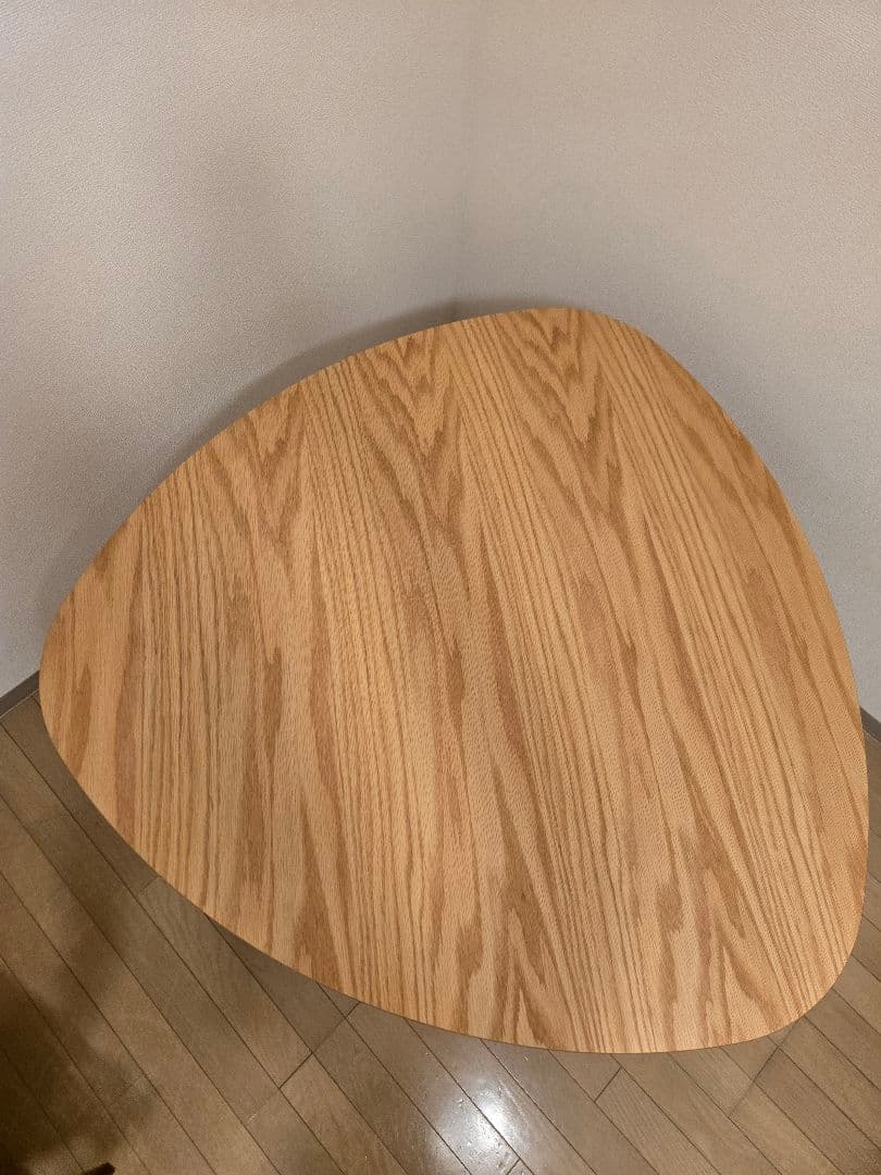 三角形ダイニングテーブル