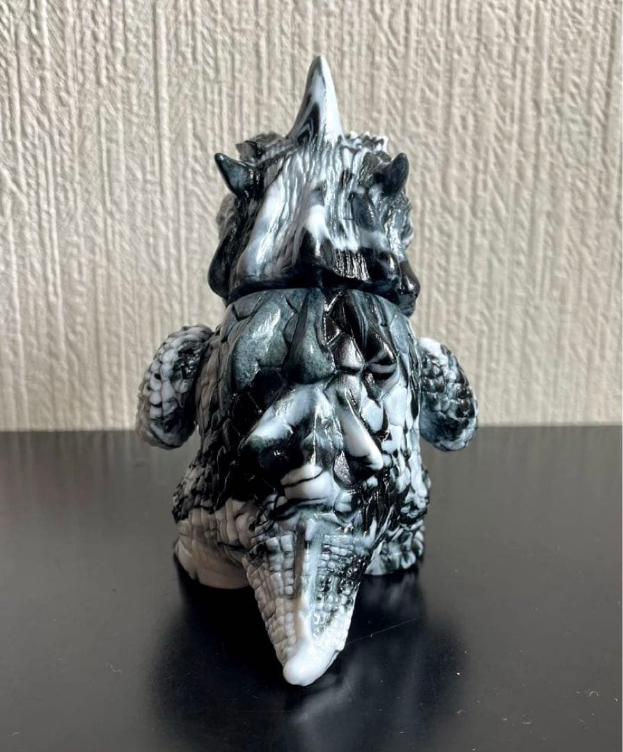 ウルトラCUBE シカルナ工房 ゴメス マーブル ソフビ