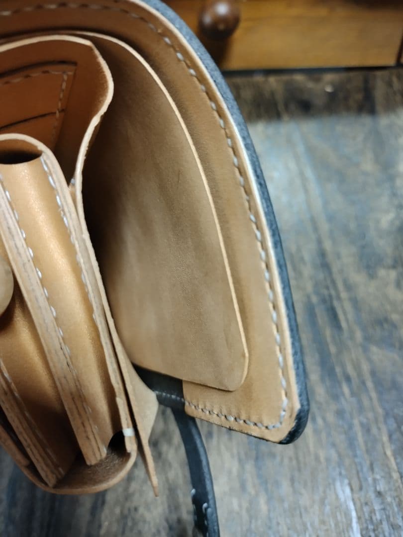 ホック式■レザーウォレット　ブラック＆ナチュラル