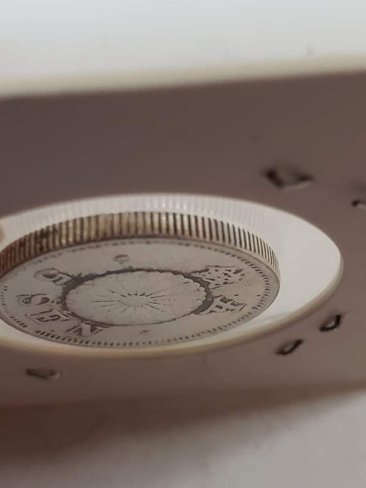 安心の本物。極美品、古銭菊5銭白銅貨明治ニ十ハ年号。超希少アンティークレア物。