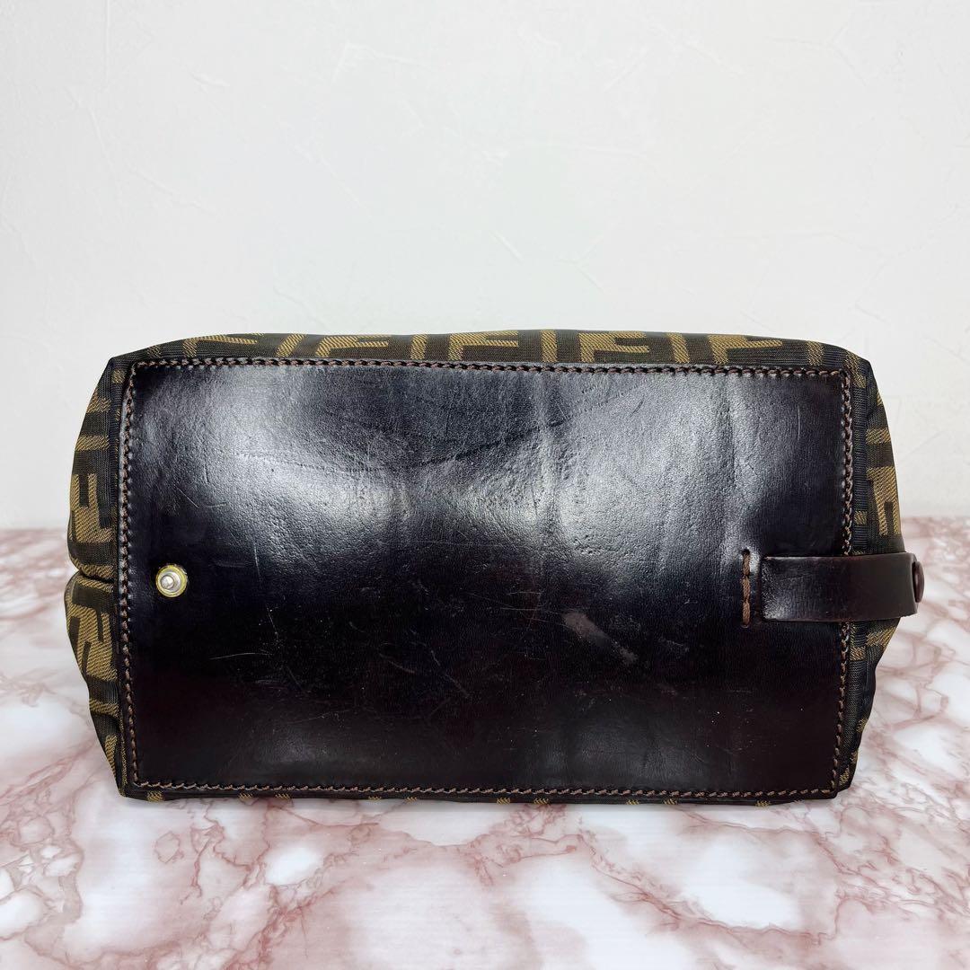 【未使用級品】FENDI ロゴプリント ハンドバッグ100