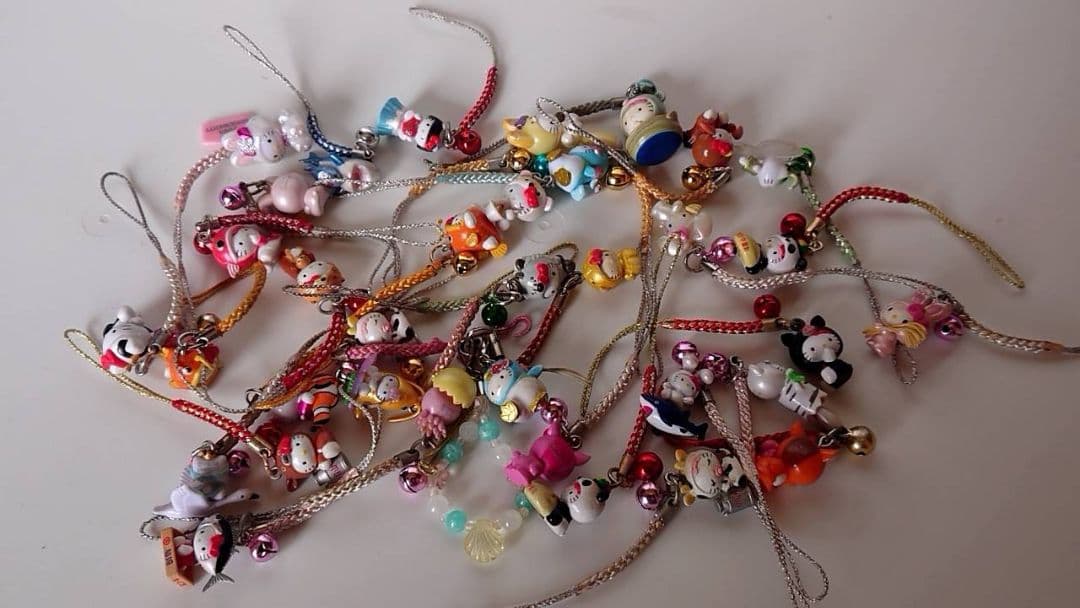 R*O様 ハローキティお守り型ストラップとキャラクター付きストラップセット150