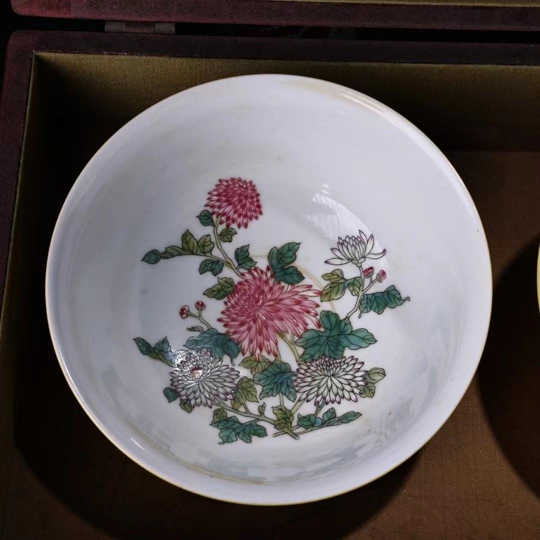中国古美術・旧蔵粉彩と黄釉瓷器碗セット・置物・茶道具・純手描き・極細工・箱付き
