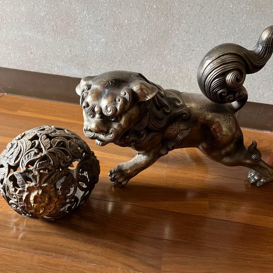 玉乗り獅子 置物