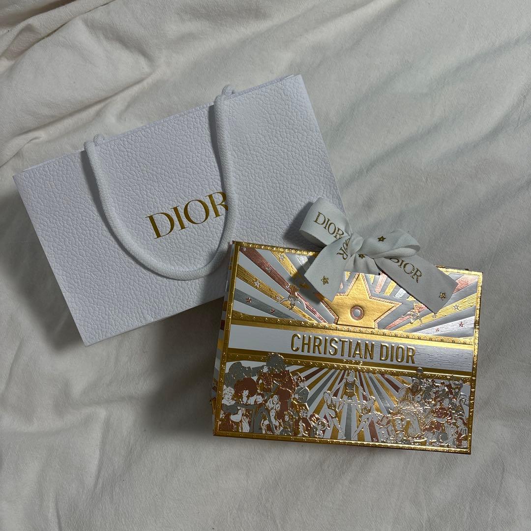 ディオール ホリデー2025 ギフトラッピング ショッパー - メルカリ