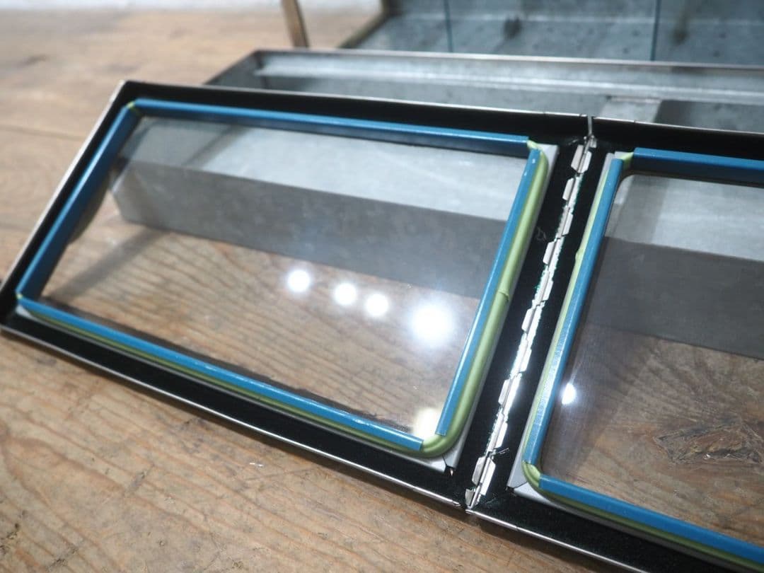 1325 昭和レトロなブリキのガラスケース 飾り棚 駄菓子屋 陳列棚