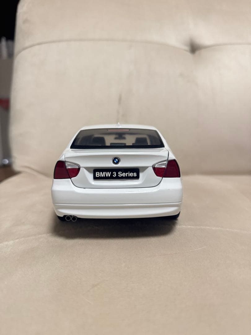 1/18 京商 BMW 330i E90 ホワイト