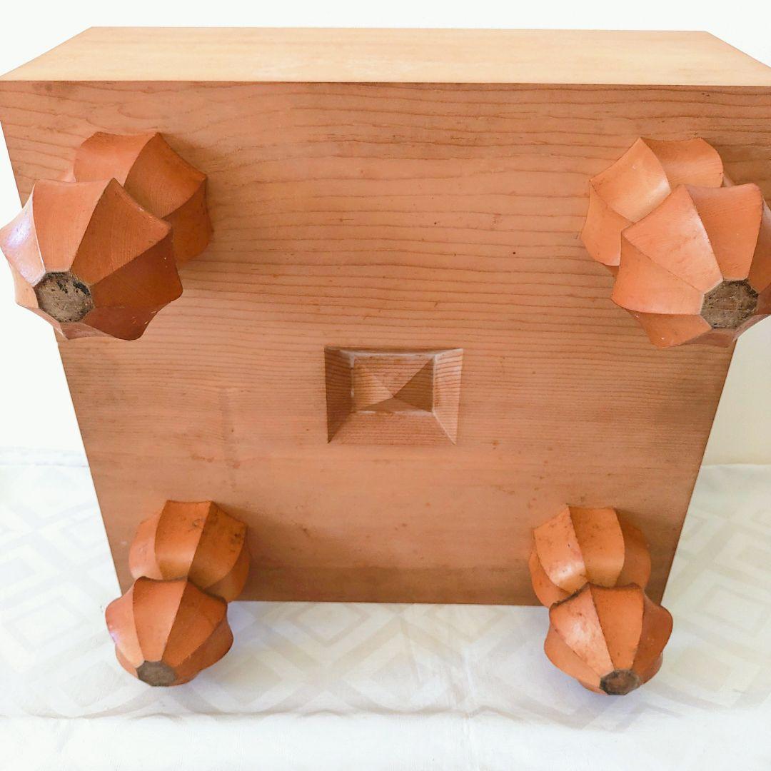 囲碁盤　柾目碁盤　へそ・足付き　厚み約5寸7分（175㎜）蛤碁石32~33号級