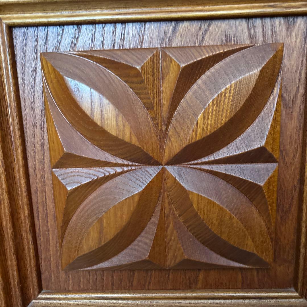 木製引戸 木製扉 家具装飾 花模様 木材 彫刻 木細工 ウッドウォールパネル