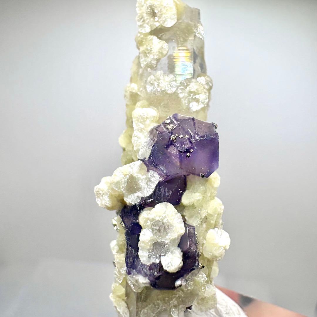 599 中国 内モンゴル産 クォーツ&フローライト&パイライト - メルカリ