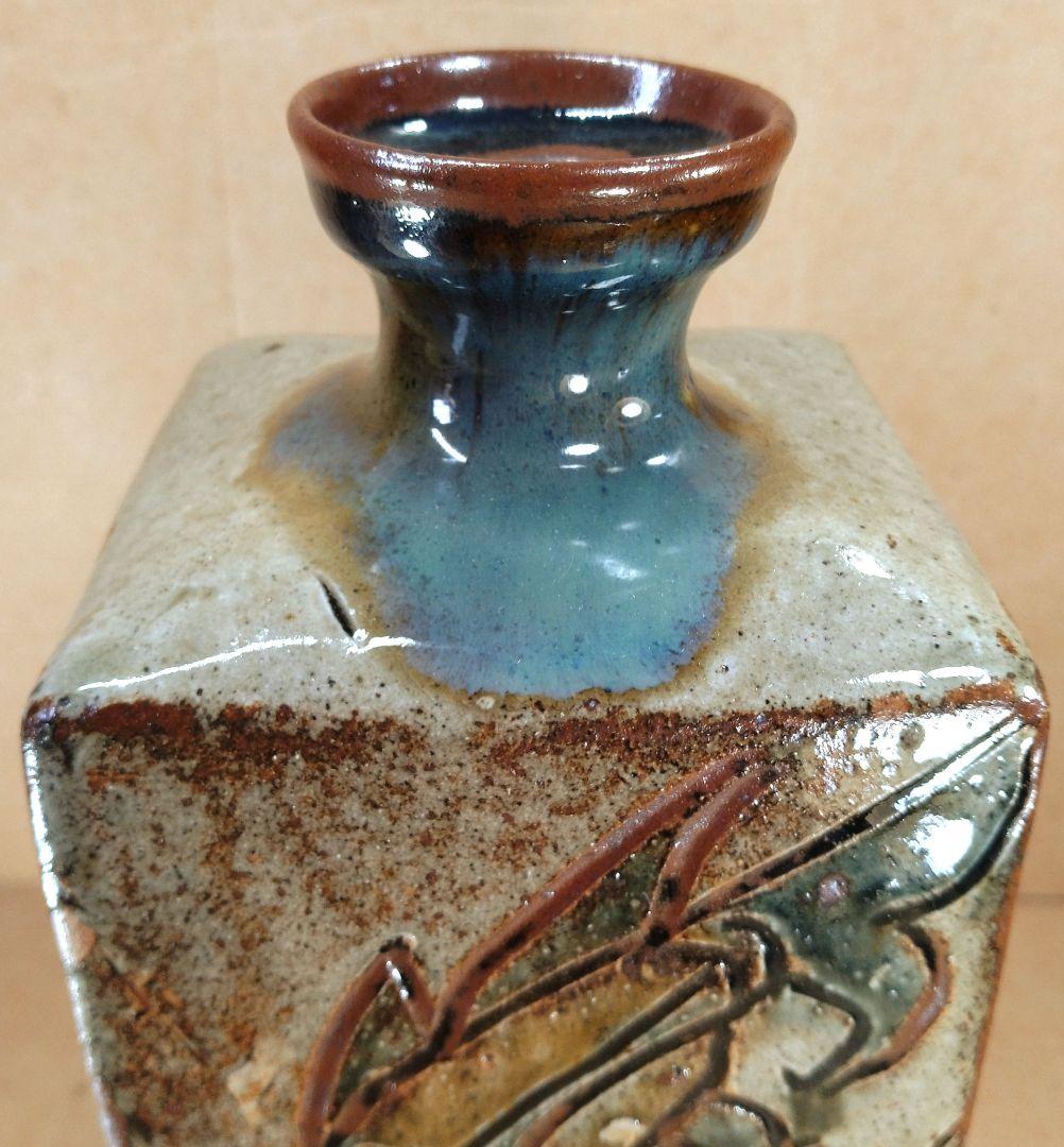 本物保証】金城次郎 魚紋角瓶 共箱 栞 人間国宝 壺屋焼 希少魚6匹 h24㎝