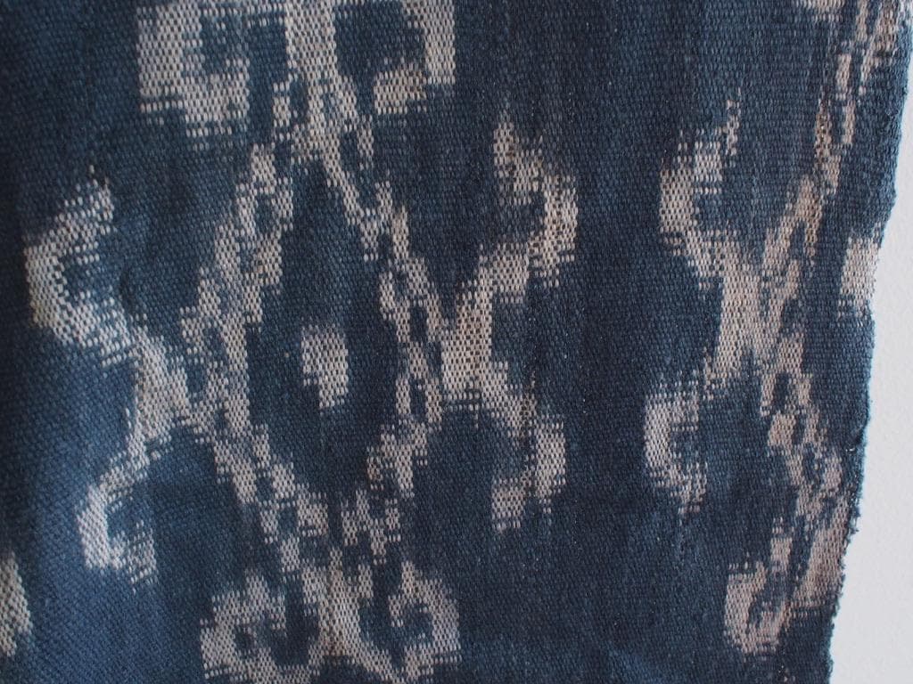 インドネシア スンバ島のイカット 藍染２