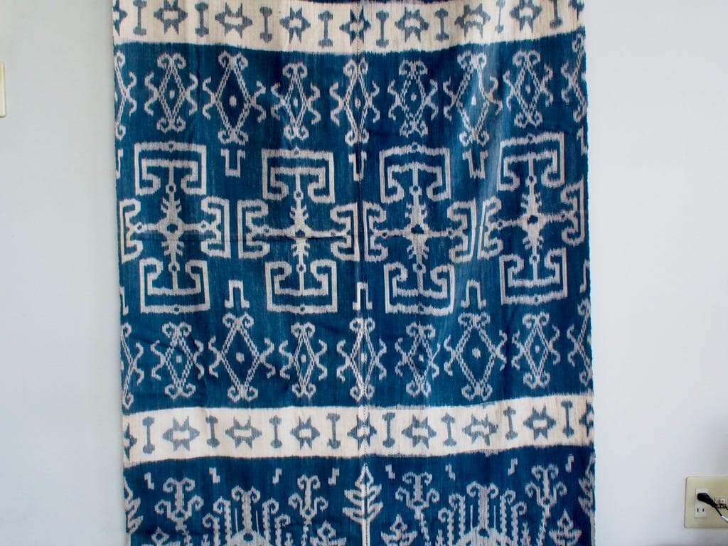 インドネシア スンバ島のイカット 藍染２