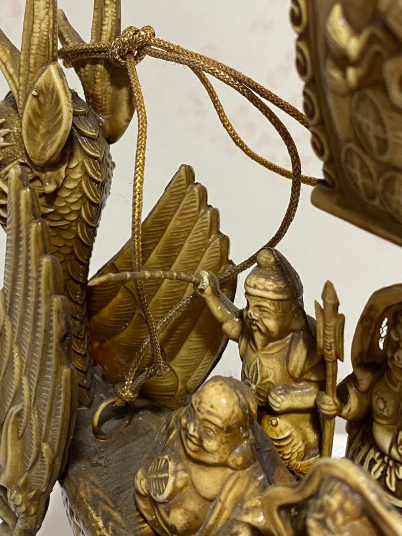 ♢セルロイド製 細密 龍に七福神宝船縁起物 置物飾り 富士山 鶴に亀 骨董