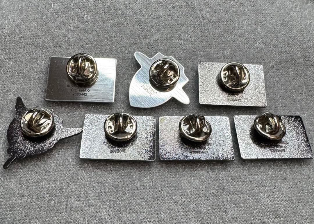 ガンダム00 ガンダム生誕30周年 ピンズセット ジオン軍の紋章も