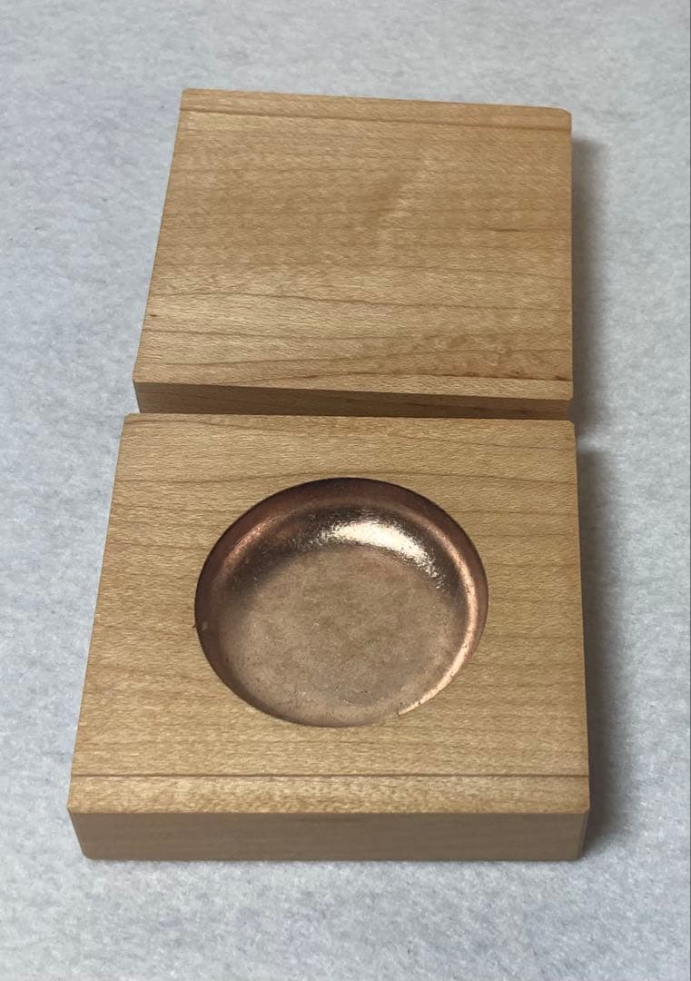 B291h 「色絵薄墨草花文 香合」十四代今泉今右衛門作　茶道具