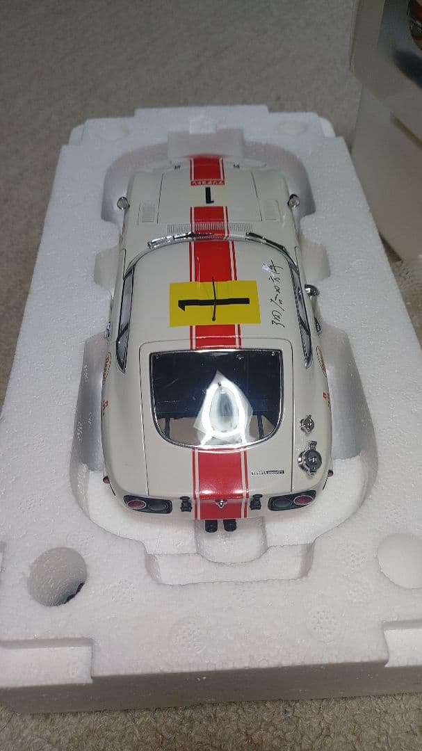 TOYOTA 2000 GT 1/18 AUTOTRART サイン入り