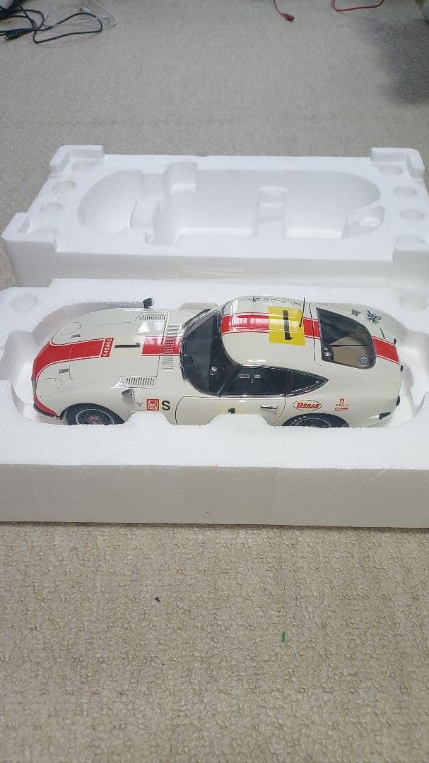 TOYOTA 2000 GT 1/18 AUTOTRART サイン入り