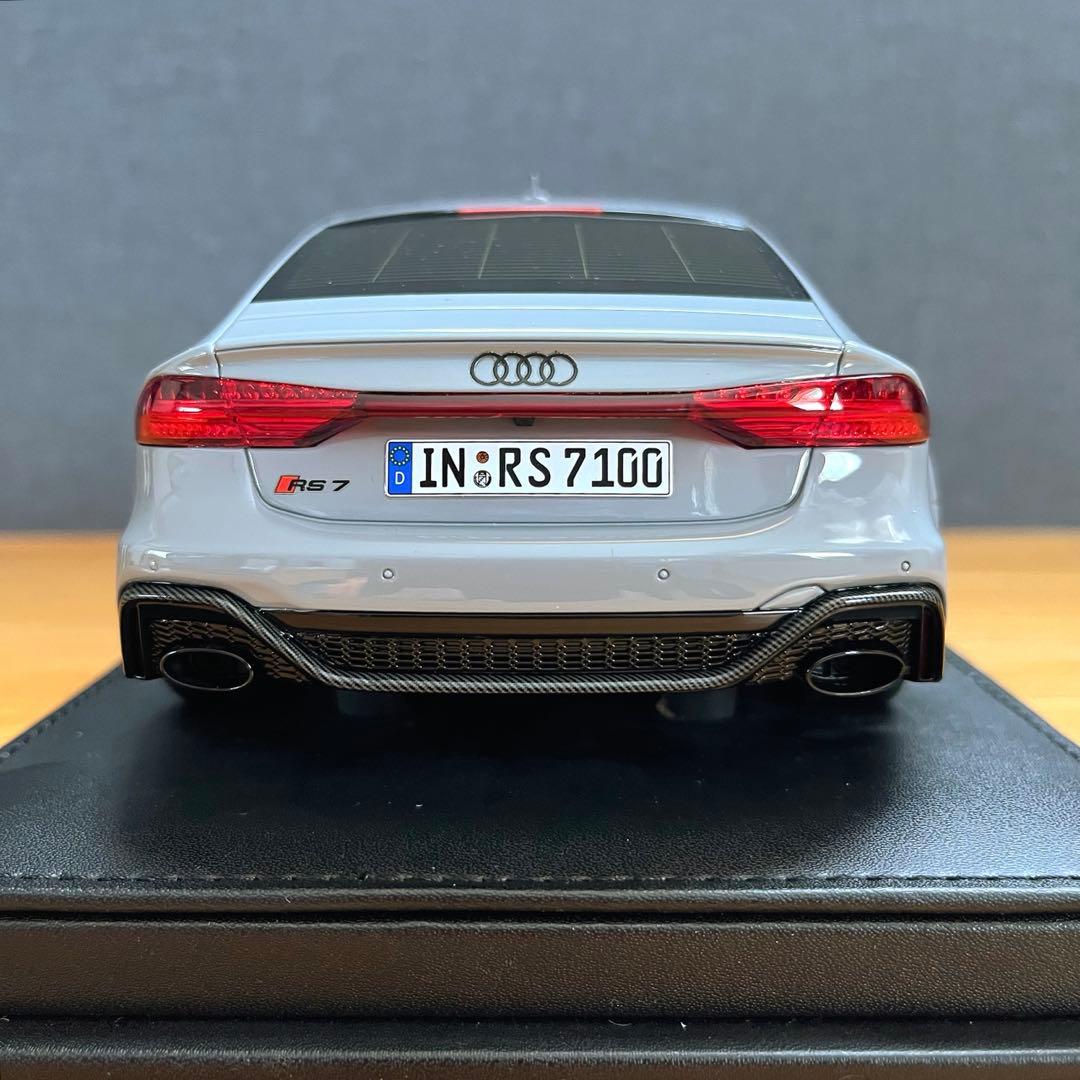 【ミニカー 美品】1/18 MOTORHELIXアウディ RS7 スポーツバック