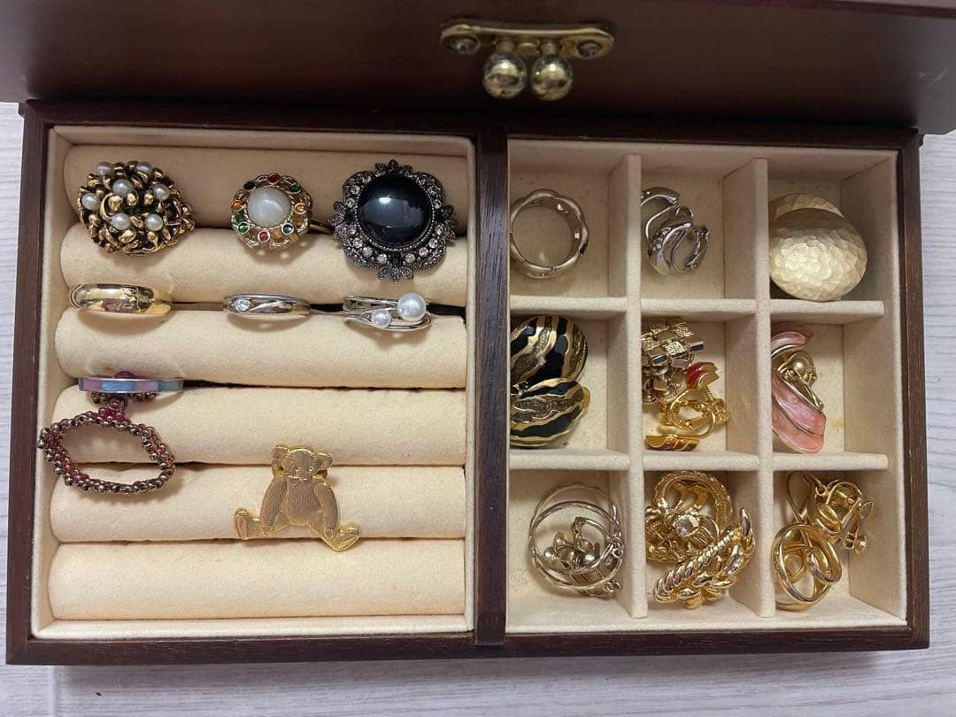 木製ジュエリーボックスと多彩なアクセサリーセット