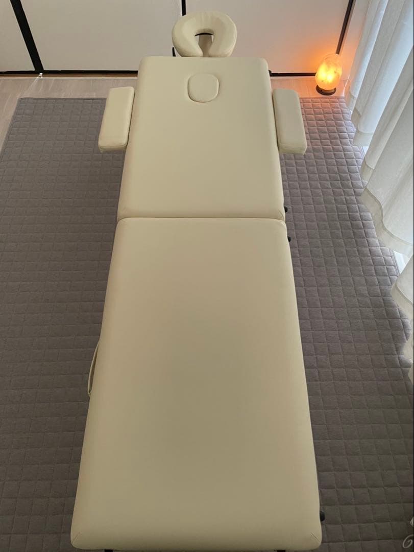 【美品⠀】マッサージベッド折りたたみ 施術ベッド アイボリー