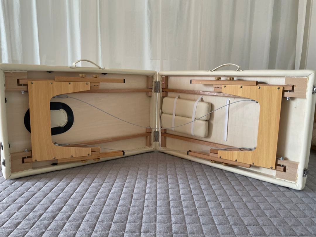 【美品⠀】マッサージベッド折りたたみ 施術ベッド アイボリー