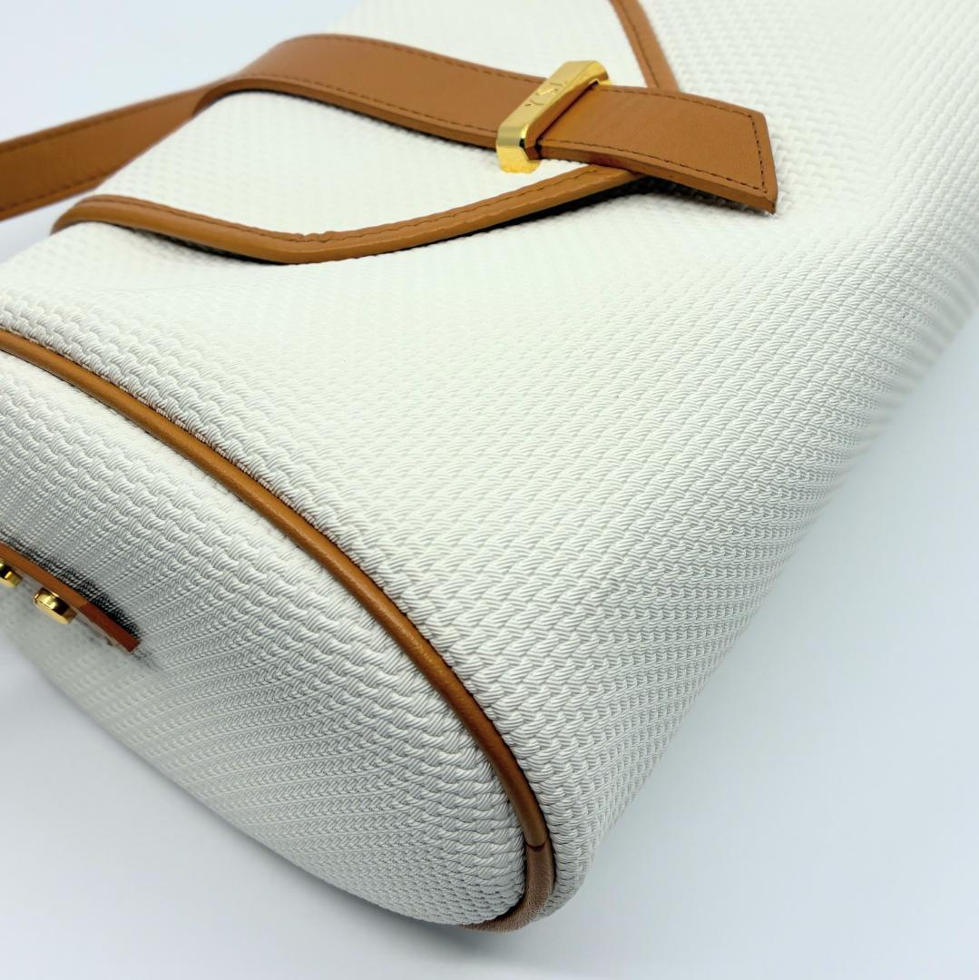 YSL イヴ・サンローラン 白 ホワイト ショルダーバッグ A1356A4