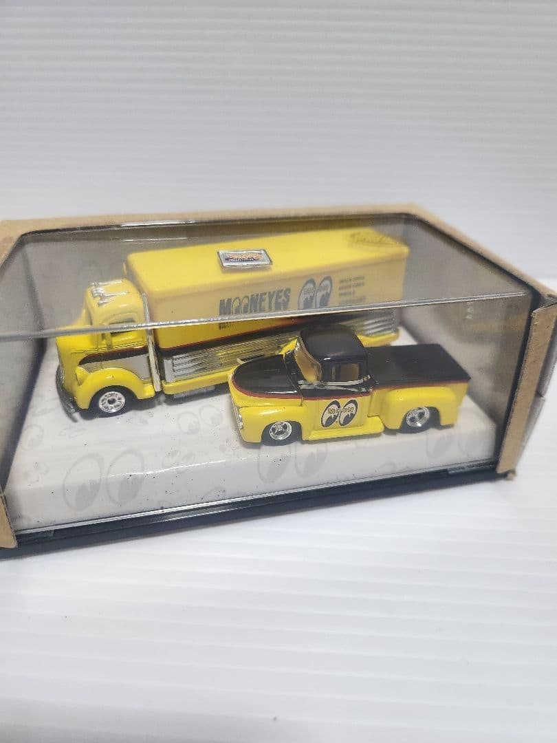 100% ホットウィール MOON Equipped truck set マテル