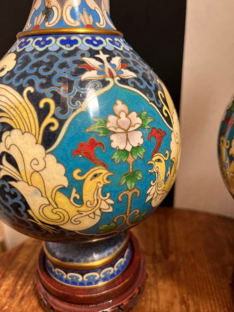 中国七宝焼 花瓶 一対 アンティーク 骨董品 孔雀 台座付き 大ぶり