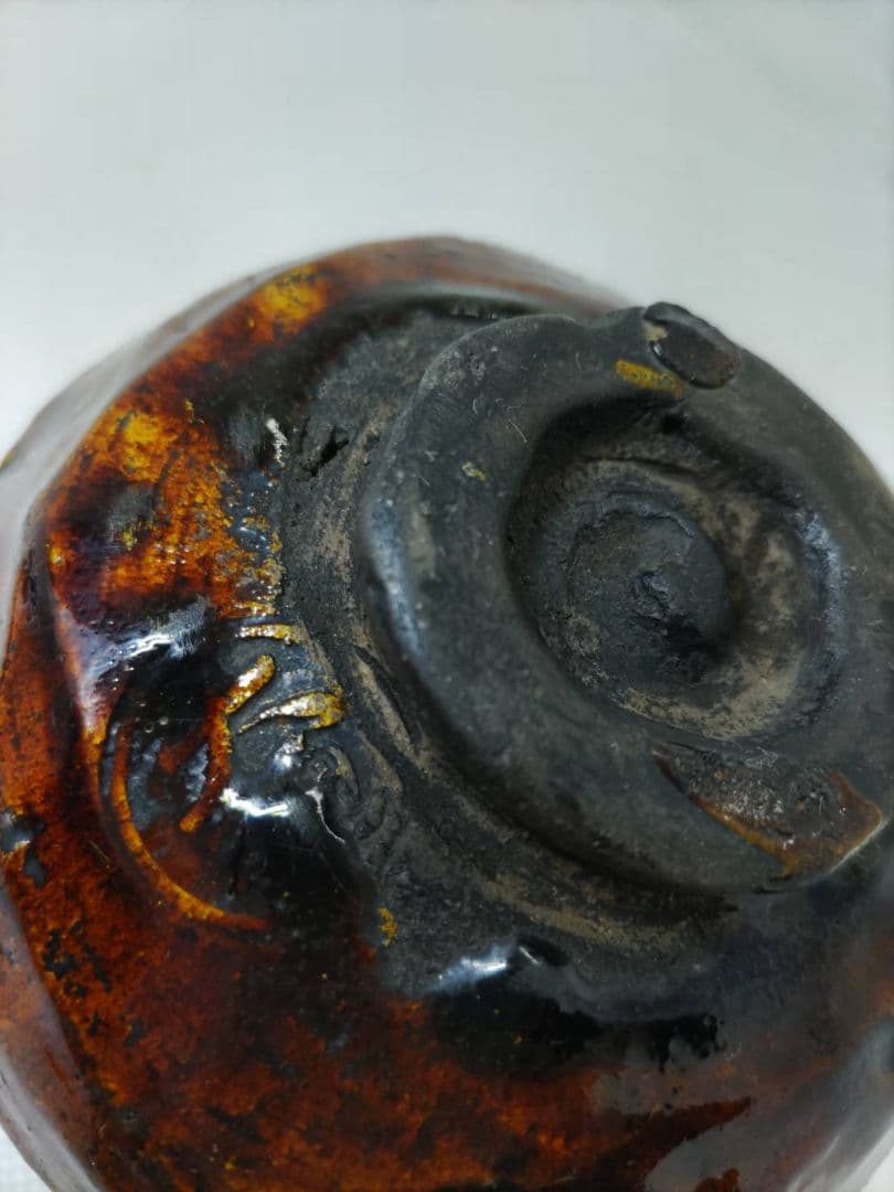 裏千家十四代淡々斎書付八代大樋長左衛門(宗春)
大樋焼 飴釉
茶碗