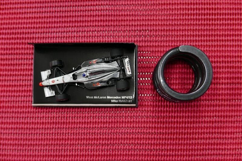 ミニカー McLaren MP4/12 + サスペンションスプリング