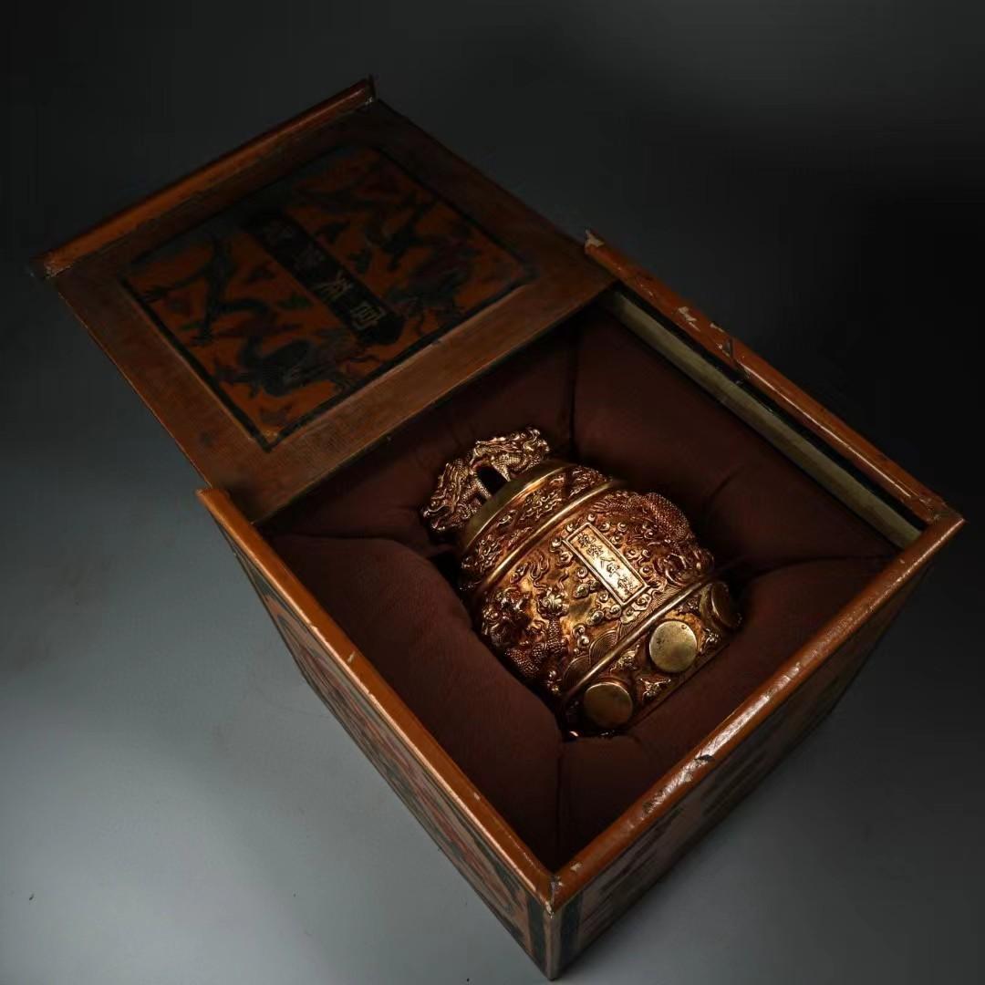 中国古美術・旧蔵鎏金盘龍龍頭付きの鐘・純銅細密彫・純手作り・高浮彫・置物・漆箱付