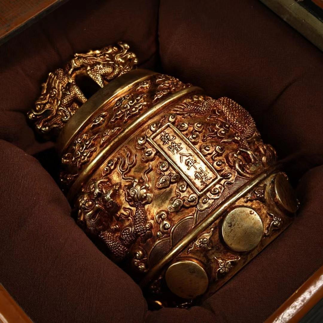 中国古美術・旧蔵鎏金盘龍龍頭付きの鐘・純銅細密彫・純手作り・高浮彫・置物・漆箱付